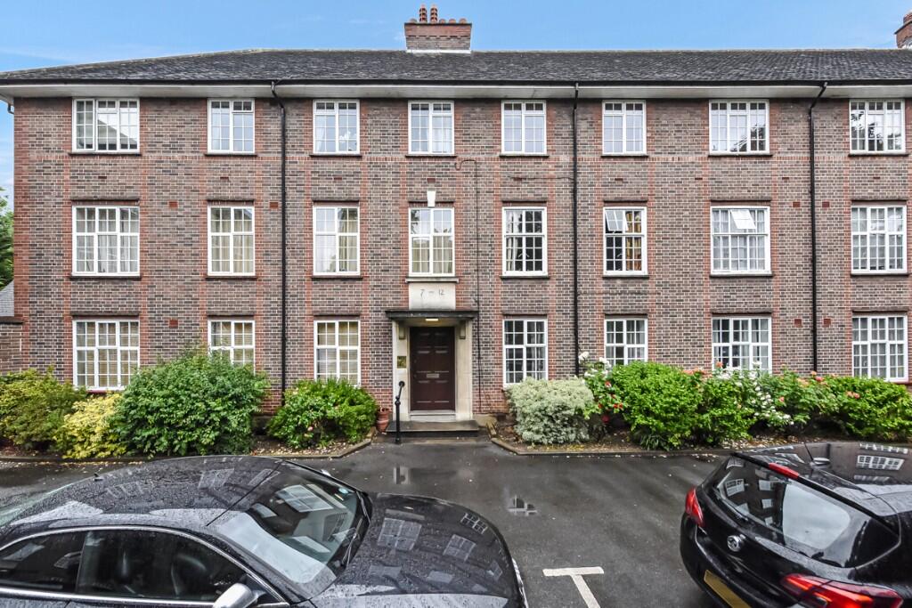 The Green, London, N14