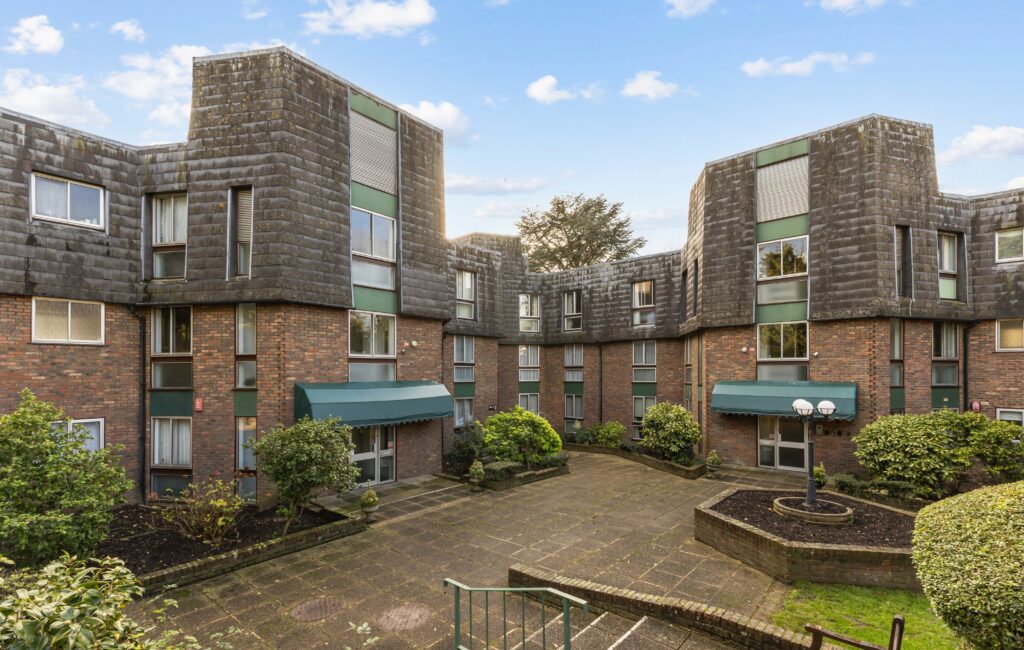 Greenacre Walk, N14 7DB