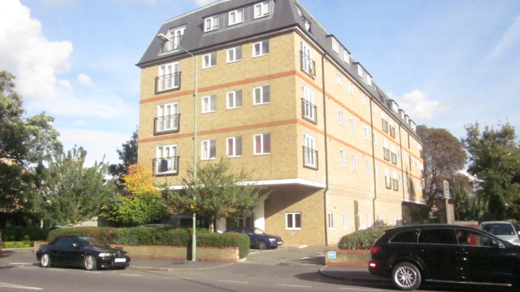 102/104 Crossbrook Street, EN8 8JB